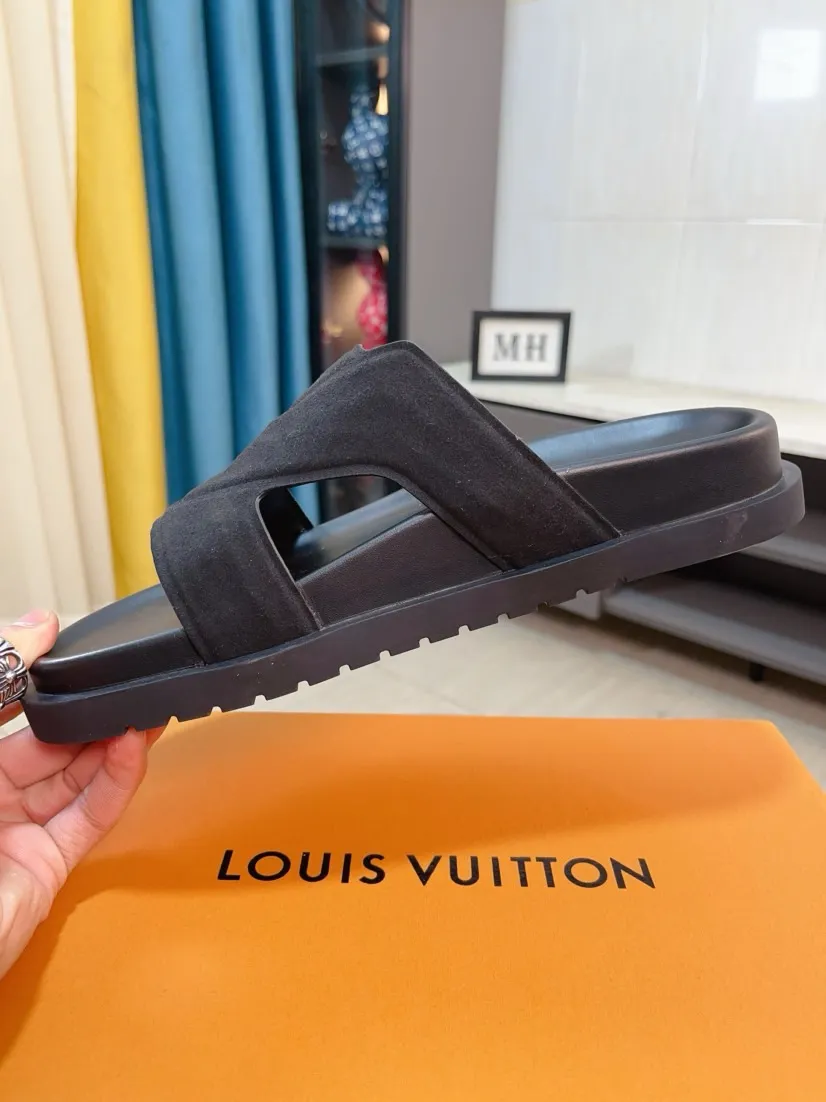 Men's shoes 💰300🌹🌹【LV】Multi-color new men's slippers, original top quality version, original special frosted cowhide➕sheepskin inner and side, non-slip combination sole, more stable walking, more comfortable and lightweight, high-end and generous, size: 38~44